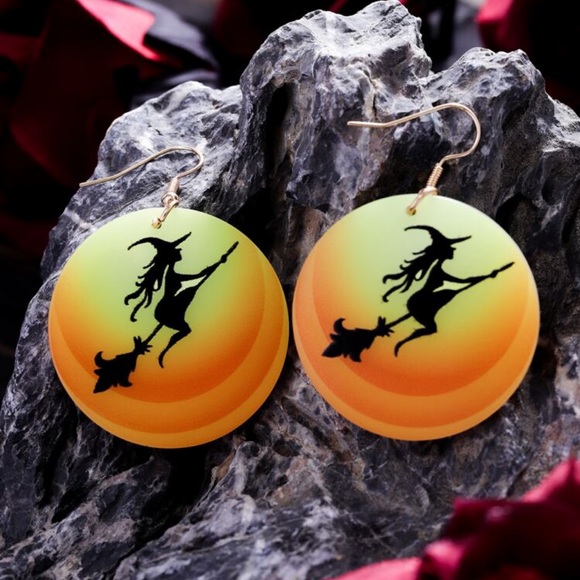 $3 LUMINOUS WITCH AND MOON EARRINGS. NEW. $3 WITH ANY $10 OR MORE - Picture 3 of 16